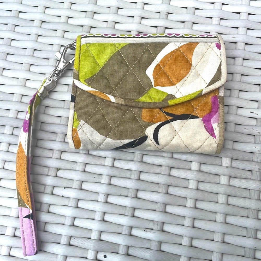 Vera Bradley Super Smart Wristlet "Portobello Road" Pattern